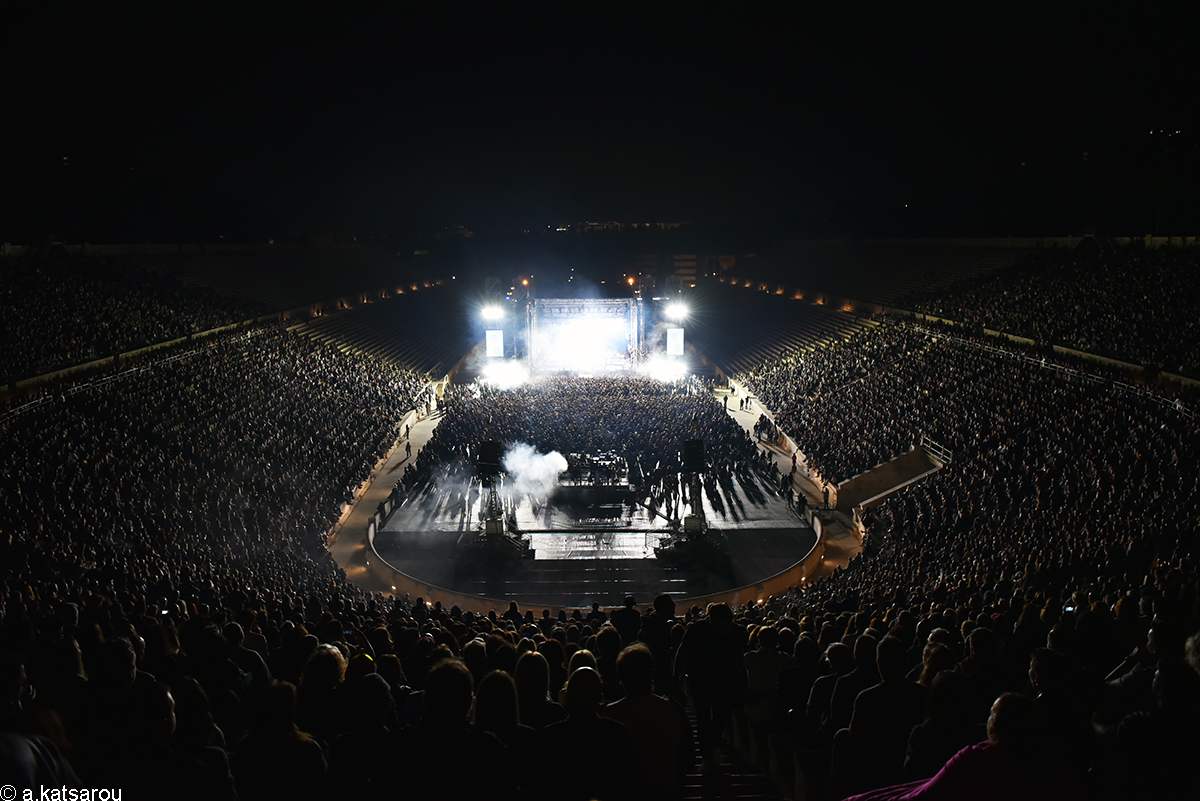 Madrugada and their crown live in athens greece 2022