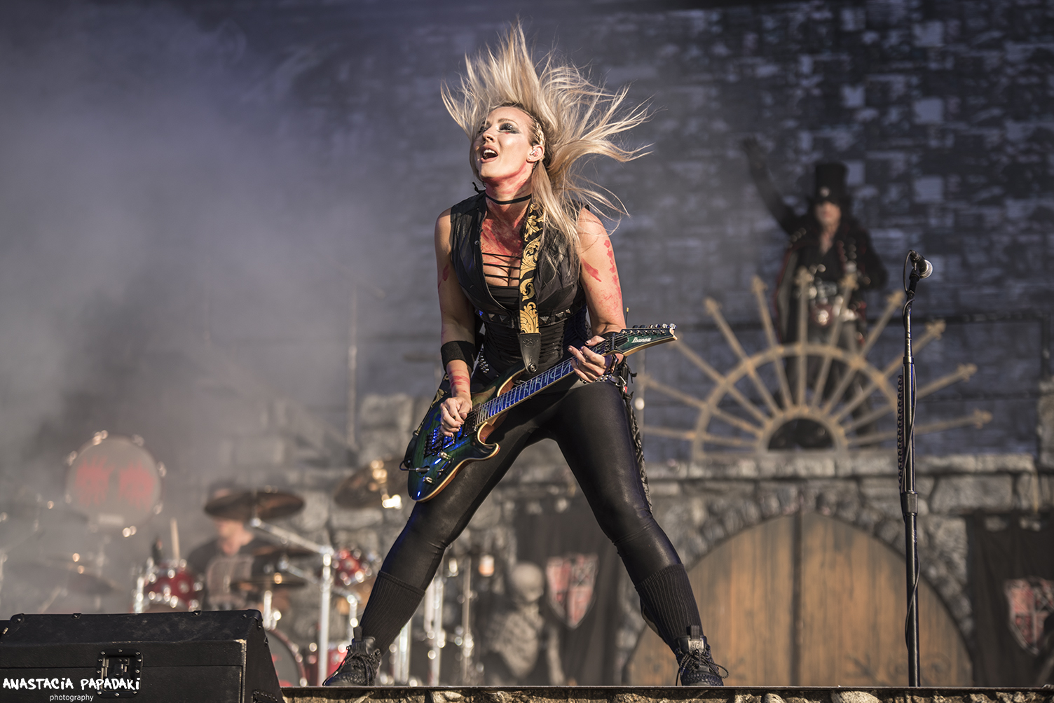 Alice-Cooper-Nita-Strauss-live-athens-oaka-2022