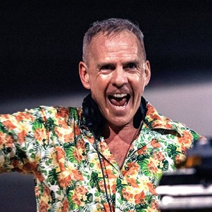 Ο Fatboy Slim ντύθηκε Ροζ Πάνθηρας και πήρε τους δρόμους