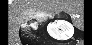  Η αποκαθήλωση των ειδώλων είναι η καταστροφή ενός safe place.