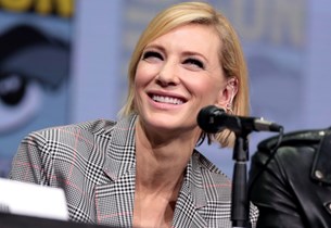 Στα χέρια της Cate Blanchett ένα θρυλικό αντικείμενο της Marvel Studios