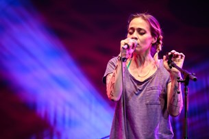 Η Fiona Apple επέστρεψε με το Fetch The Bolt Cutters!