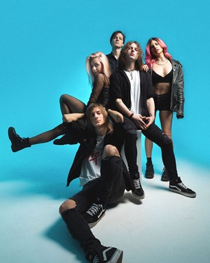 Οι Bad Habits κυκλοφορούν το νέο τους single «Love Me/Hate Me»