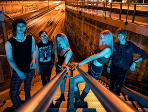 Ακούστε το τελευταίο single των Bad Habits με τίτλο Not My Call