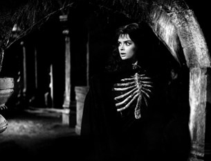 Η υπέροχα Μαύρη Κυριακή του Mario Bava
