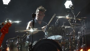 Έφυγε από τους Offspring ο Pete Parada λόγω εμβολίου!