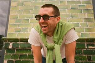 Επιστρέφει με νέο άλμπουμ o Miles Kane