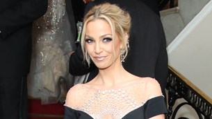 Έχασε τη μάχη με τον καρκίνο η Sarah Harding. . .