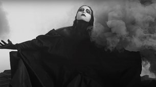 Return για την Emma Ruth Rundle