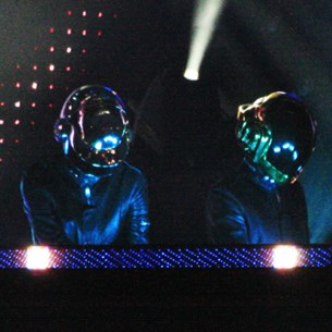 Διαψεύδουν τις φήμες για Daft Punk οι παραγωγοί του «Black Glasses»