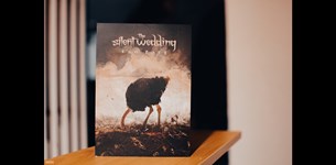 Εσωτερική αναζήτηση στην ταράτσα των Silent Wedding