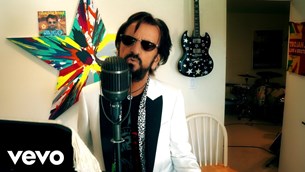 Ο Ringo Starr παρουσιάζει το cover του Rock Around the Clock