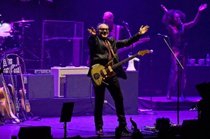 Elvis Costello and the Imposters: Πρώτο single για το The Boy Named If