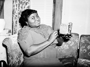 Ίνδαλμα και Παρίας: Η επική ζωή της Hattie McDaniel