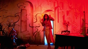 Suspiria: Αναστεναγμοί σε ματωμένο φόντο