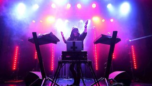 8 δρόμοι που θα σε μυήσουν στο neo-noir κόσμο του Perturbator