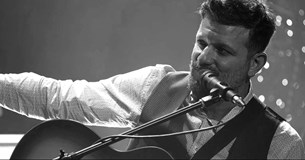 Small Chanter: Ένας σύγχρονος τροβαδούρος που δεν κάνει εκπτώσεις!