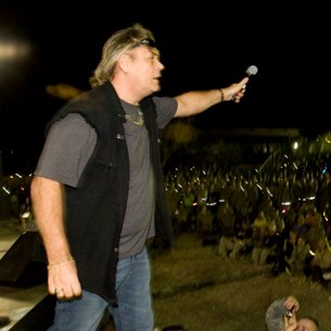 Έφυγε και ο Brian Howe!