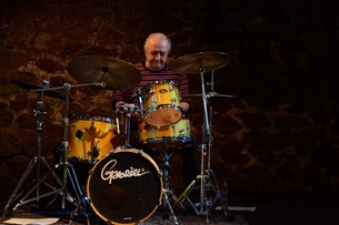 Έφυγε από τη ζωή ο εμβληματικός drummer, Νίκος Καπηλίδης