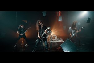 AMKEN - The Li(f)e We Lead