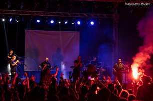 10 στιγμές από το live που έδωσαν οι Κοινοί Θνητοί στο Θέατρο Βράχων
