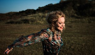Anneke van Giersbergen: Πυλώνας της rock και του metal | Feature