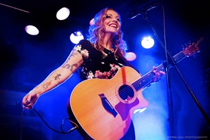 10 clicks από το live της Anneke van Giersbergen και των Jaded Star στο Gazarte | Photostory