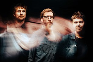 Lucky 8: 8 συνθέσεις των GoGo Penguin που αναμένουμε να ακούσουμε ζωντανά