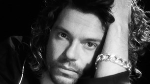 Lucky 8: 8 κομμάτια με το. . . άγγιγμα του Michael Hutchence