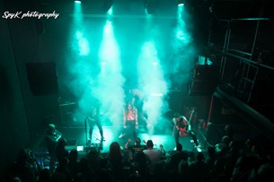 Δείτε στιγμές από το live των Crimson Fire και των Medusa`s Wrath στο Temple | Photostory