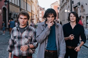 Τα Ίχνη της Βίας (Leave No Traces) | Cinobo | Κριτική
