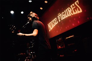 Endless Daze : The Noise Figures, Honeybadger, 10/03/2023 @six d.o.g.s | Live Report