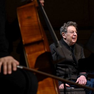 Ακούστε το ακυκλοφόρητο έργο του Philip Glass