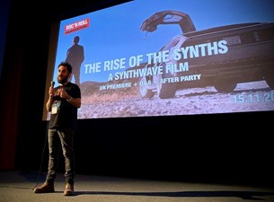 O John Carpenter αφηγείται τα synth στο ντοκιμαντέρ The Rise of the Synths