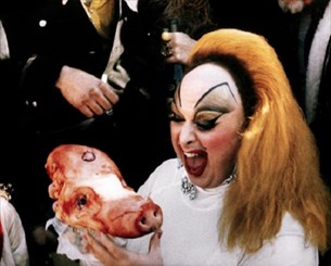 Pink Flamingos-το camp στα άκρα