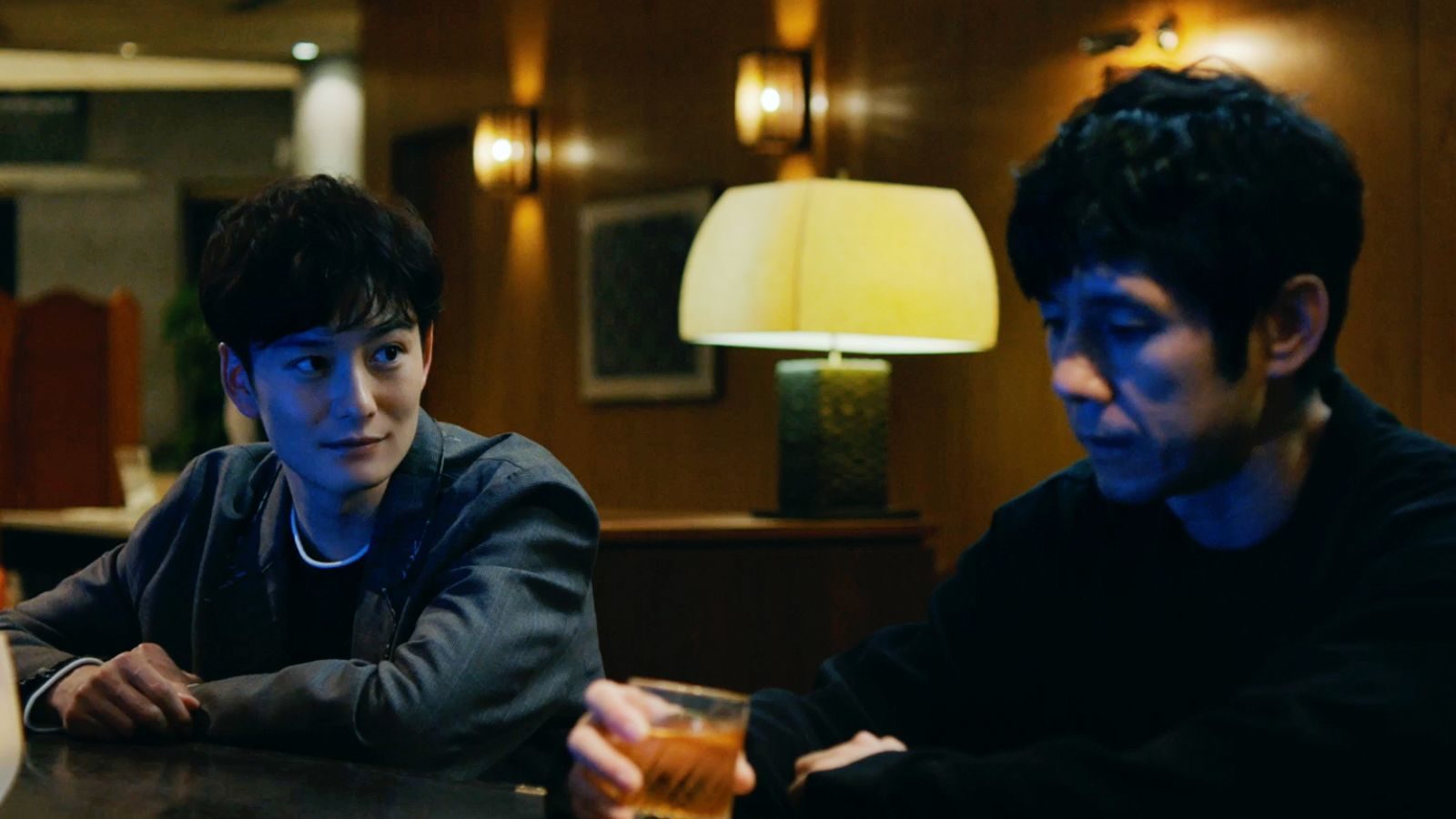 Masaki Okada (αριστερά) και Hidetoshi Nishijima (δεξιά), στο φιλμ του Ryusuke Hamaguchi, Drive My Car