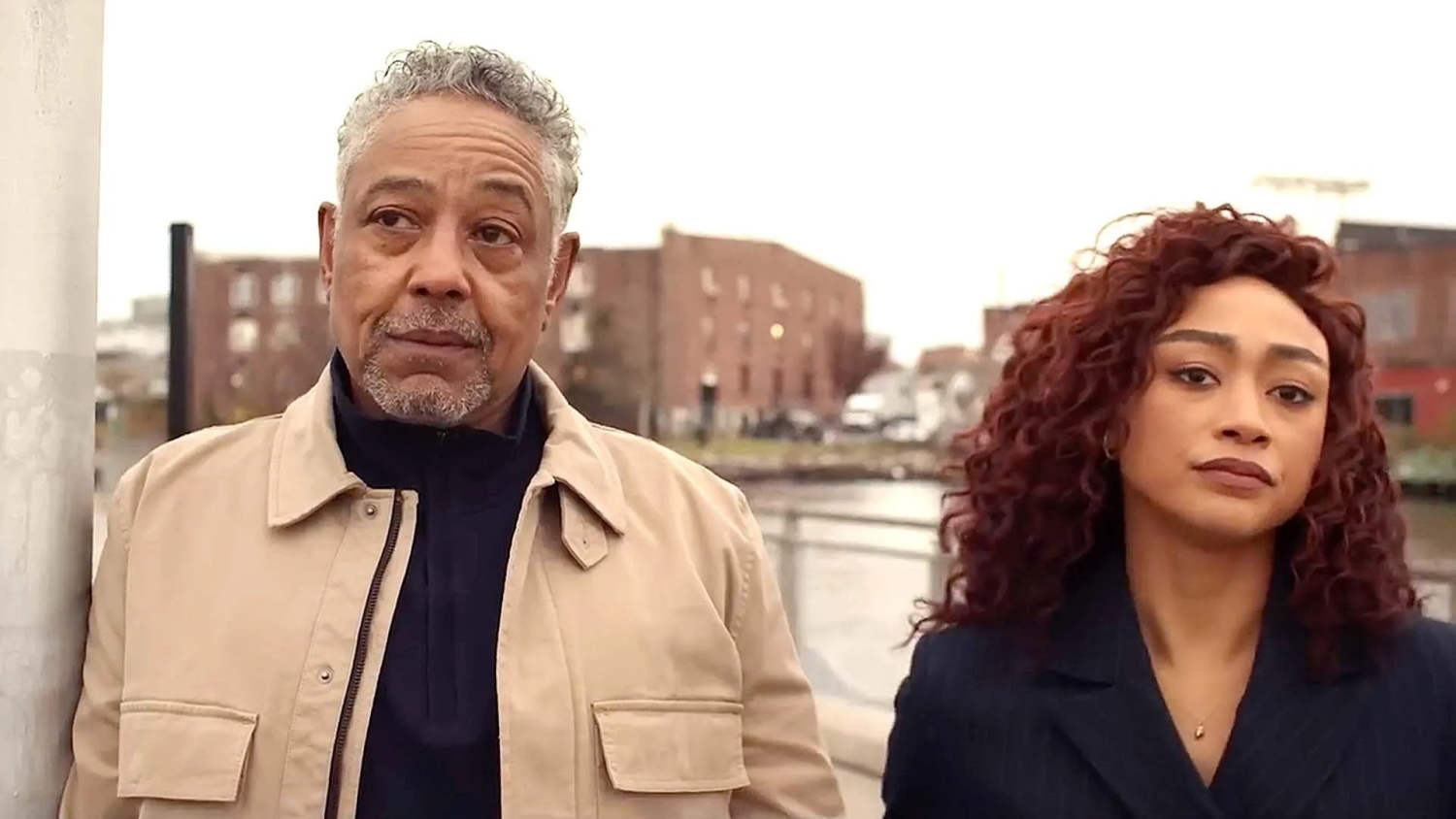 Giancarlo Esposito (αριστερά) και Tati Gabrielle (δεξιά), συμπρωταγωνιστούν στο Kaleidoscope του Eric Garcia στο Netflix